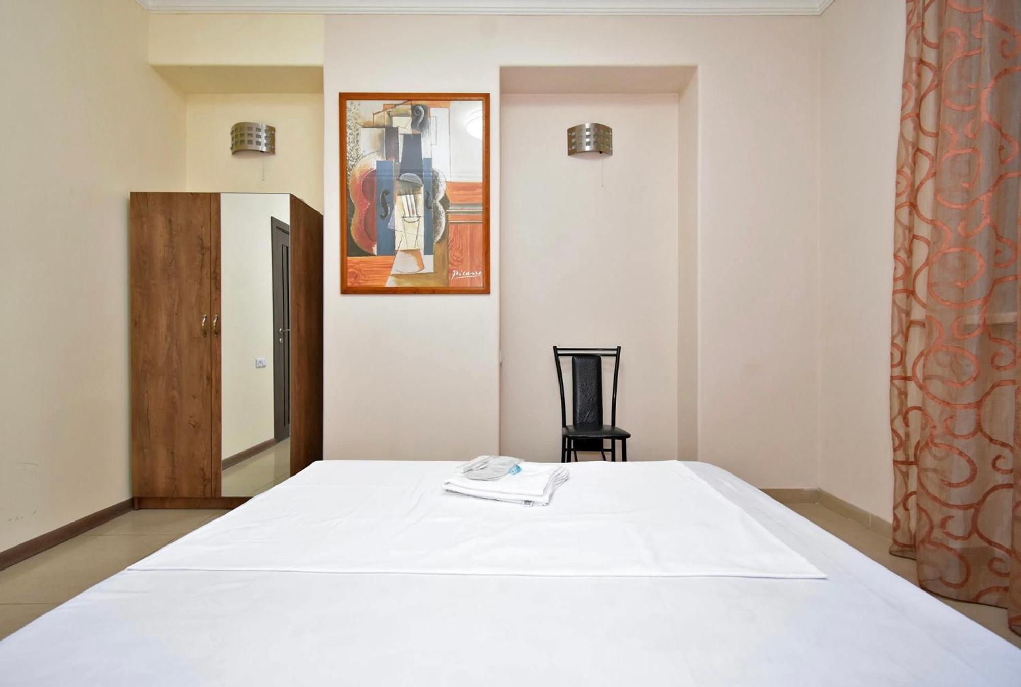 Hotel Costa エレバン エクステリア 写真